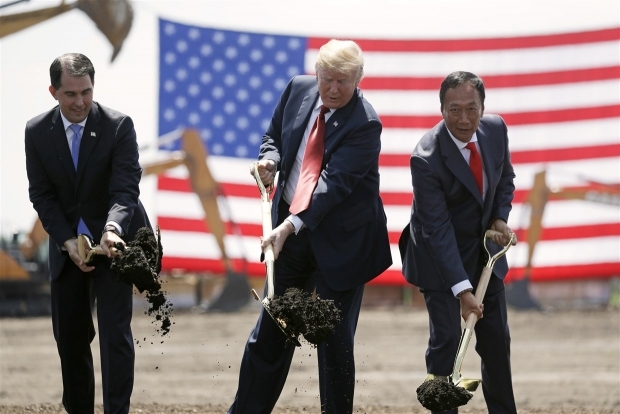 Foxconn sells off part of Trump’s eighth wonder of the world