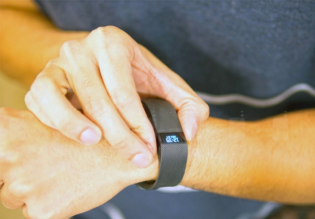 Fitbit cleans Apple&#039;s clock