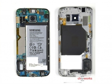 Galaxy S6 gutted, plenty of chips inside