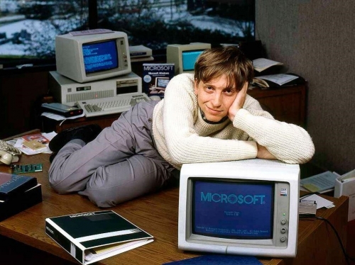 Bill Gates quits Microsoft