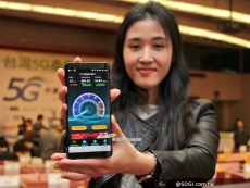 HTC&#039;s U12 flagship smartphone smiles for camera
