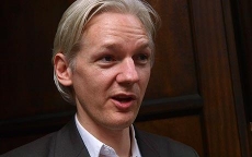 Assange&#039;s face causes mass walk-out