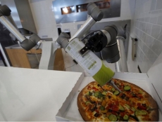 French try and give robots a pizza the action