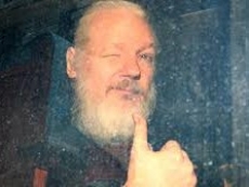 UK government agrees to ship Assange to the US