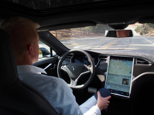 Tesla updates Model S with Autopilot