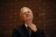 Swedish courts back Assange arrest warrant again