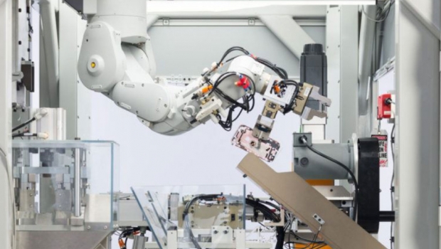 Apple pushes Daisy recycling robot