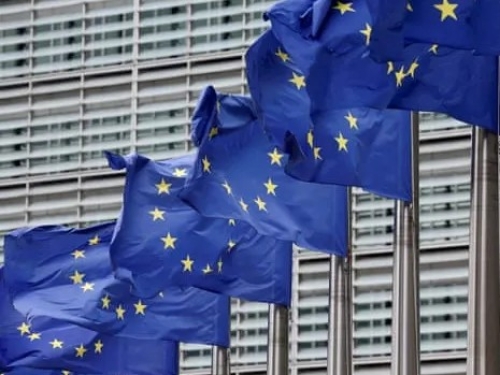 EU blinks on AI rules to keep Trump happy