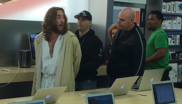 “Jesus” thrown out of Apple Store and arrested