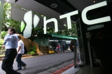 HTC sales drop down the loo